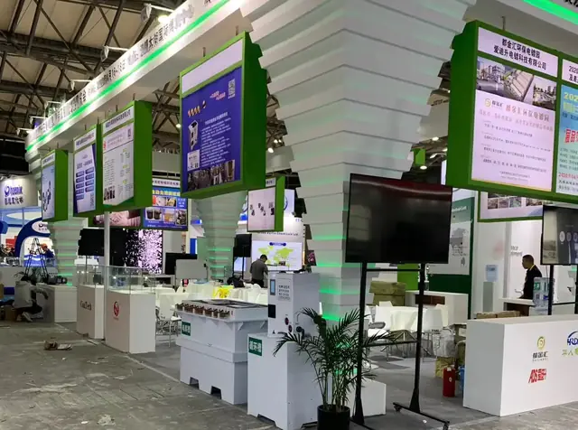 Customer meetings at the Aicheng exhibition stand