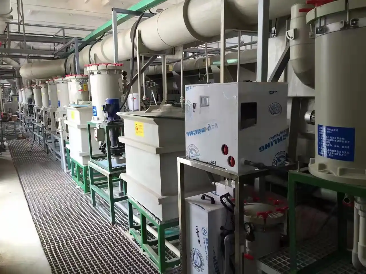 Precious metal electrolytic recovery machine installed on a plating line