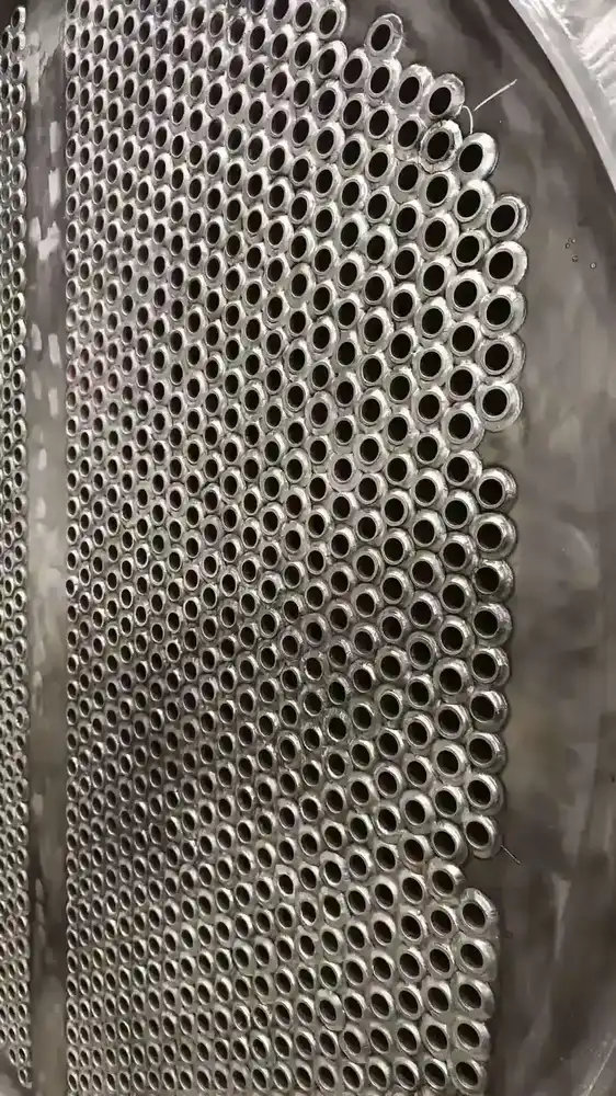 Tube sheet with welded tube ends in a heat exchanger