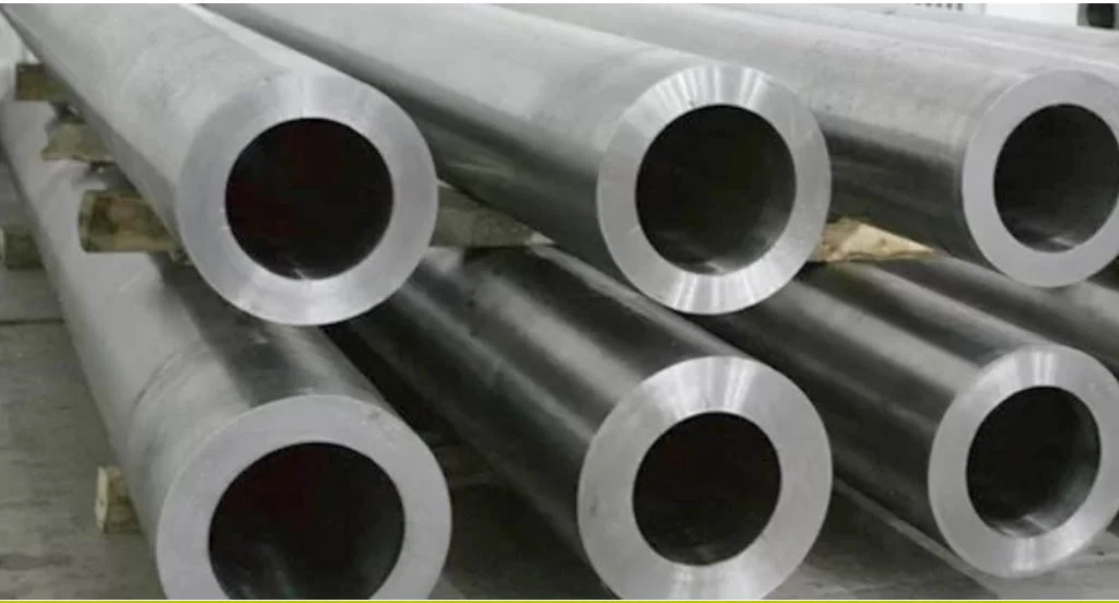 ASTM A312 stainless steel seamless pipes stacked in the warehouse