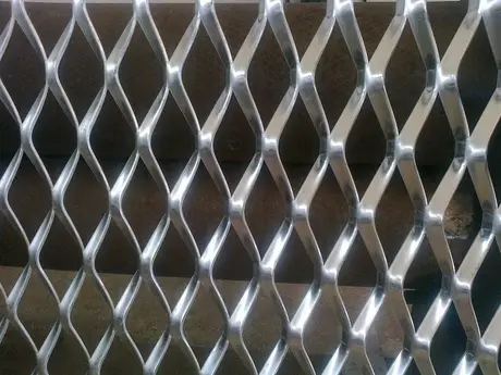 China manufacturer expanded metal mesh in steel wire mesh