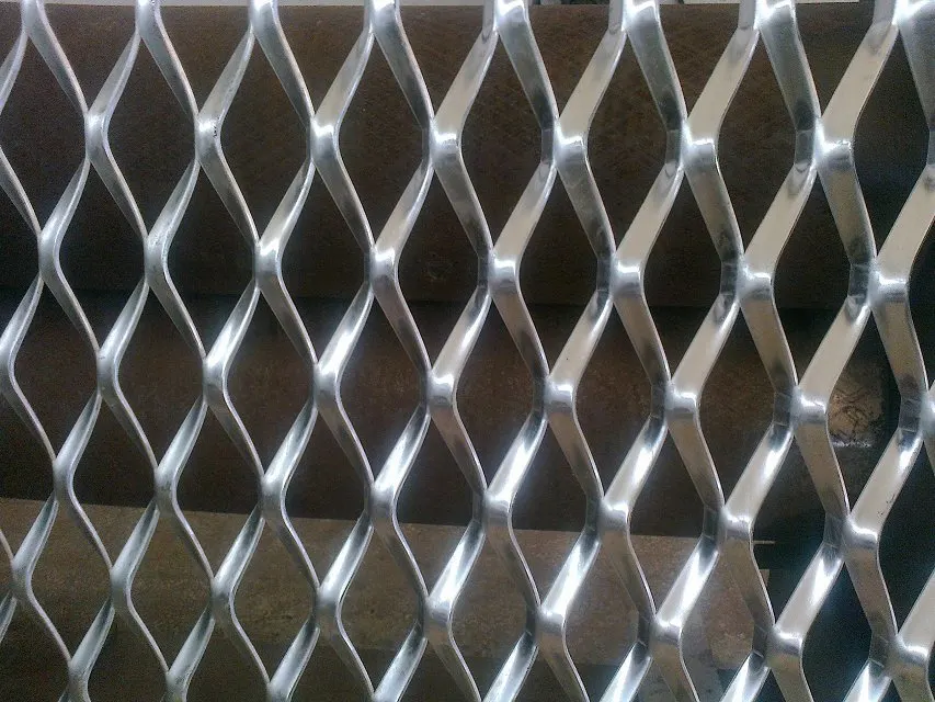 China manufacturer expanded metal mesh in steel wire mesh — Foshan Qi Aluminum Decorative Materials Co., Ltd
