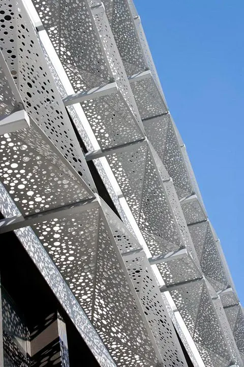 2.5/3.0mm Aluminum perforated panel curtain wall outdoor decoration — Foshan Qi Aluminum Decorative Materials Co., Ltd