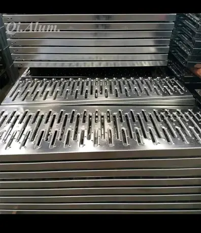 Customized Galvanized Aluminum Anti-Skid Walkway Perforated Plate Long Holes Plate view 2