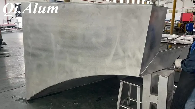 Aluminum Hyperbolic Panels: Revolutionizing Modern Architectural Cladding — Foshan Qi Aluminum Decorative Materials Co., Ltd