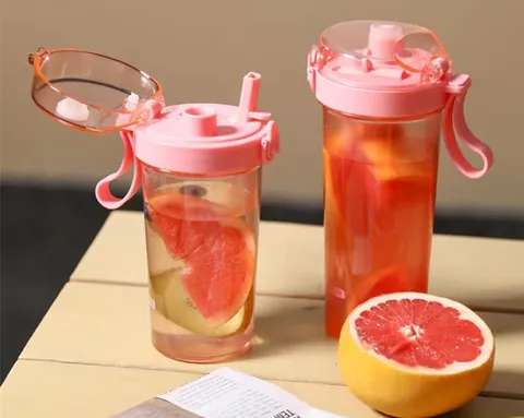 Dual Purpose bottle — Shaker Bottle from Ami Houseware photo 3
