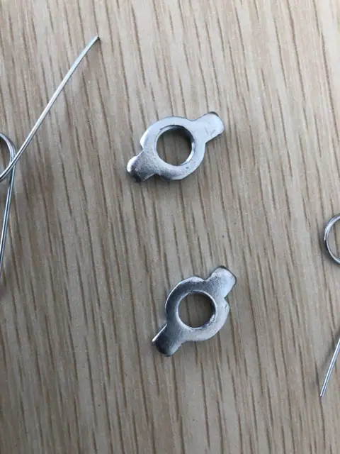 Toggle Wings Making Machine