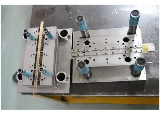 Windows frame anchor sleeves progressive stamping die