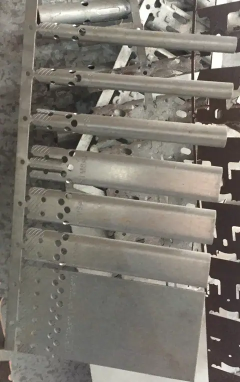 Knurling expansion sleeve anchor sleeves progressive stamping die — detail 1
