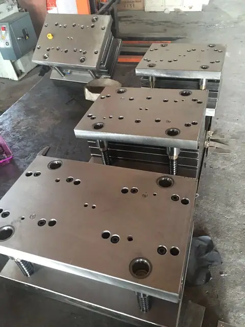Sleeve anchor sleeves high speed progressive stamping die