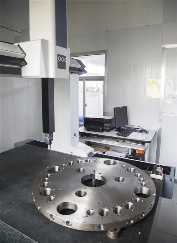 Closed hydraulic CNC turret punch