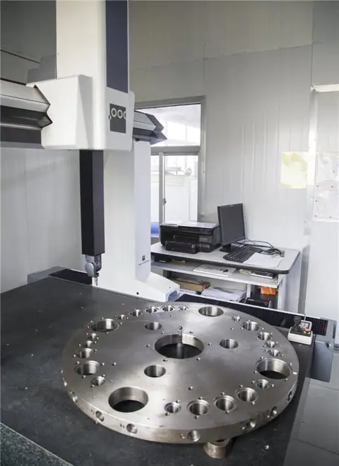 Closed hydraulic CNC turret punch — detail 2
