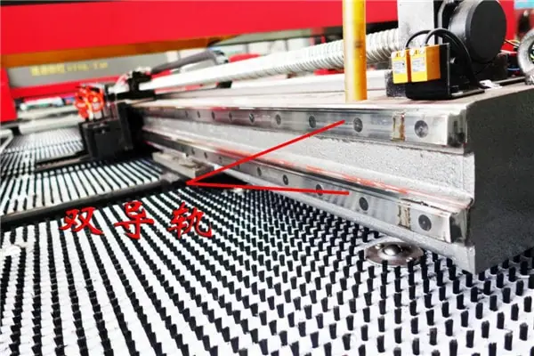 Closed hydraulic CNC turret punch