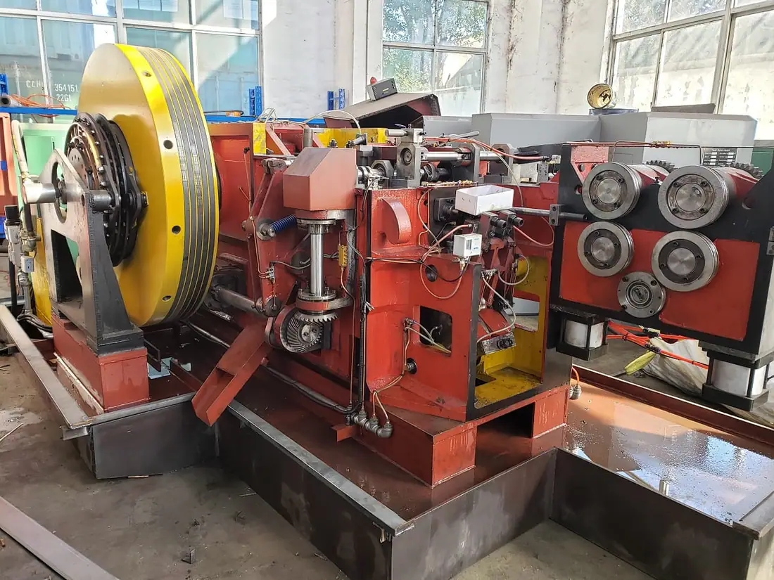 Two die two blows high speed expansion sleeve anchor bolt cold forging machine