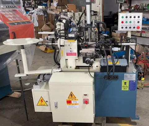 Aluminum rod OD reducing and chamfering auto machining lathe