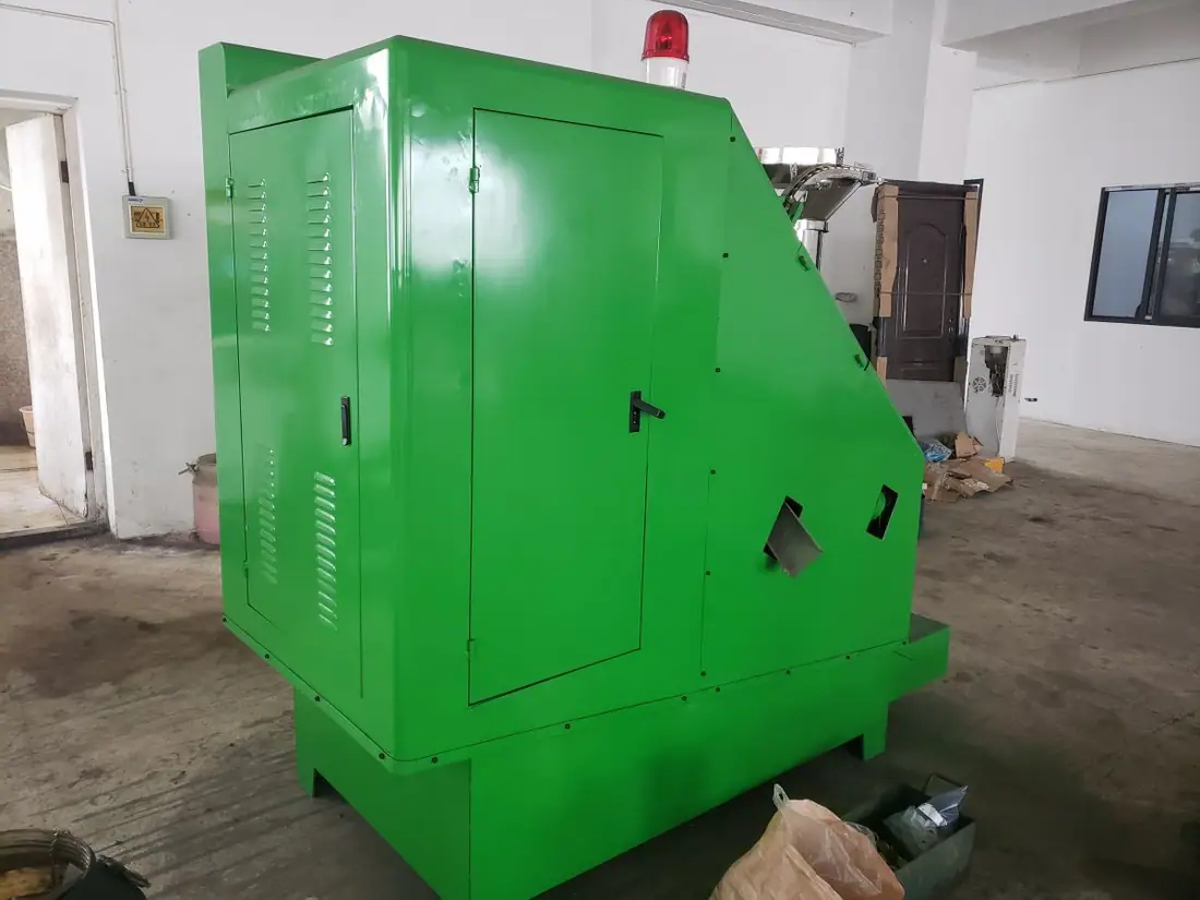Big size bolt nut auto fasten assembly machine