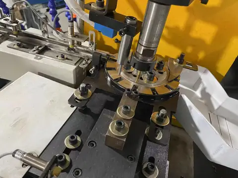 Brass dome cap nut servo high speed thread tapping machine with blind hole detection