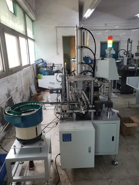 Pan head screw washer gasket automatic assembly machine
