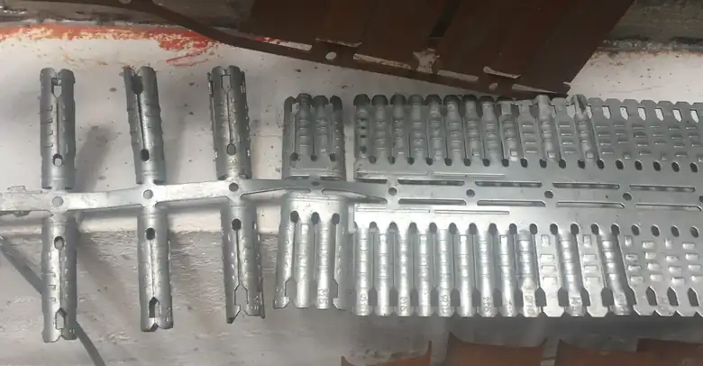 Progressive stamping die