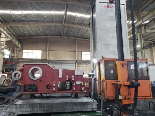 Long bed boring and milling machine with a casting clamped on the table at the Anchors Machinery works in Ningbo China