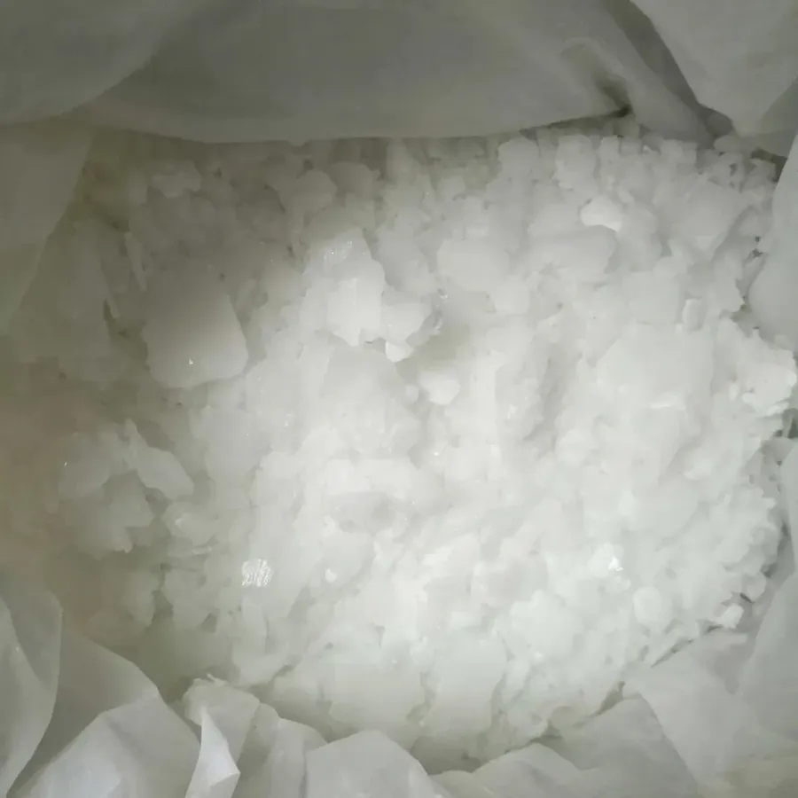 Flake product inside an opened 25 kg bag before sealing