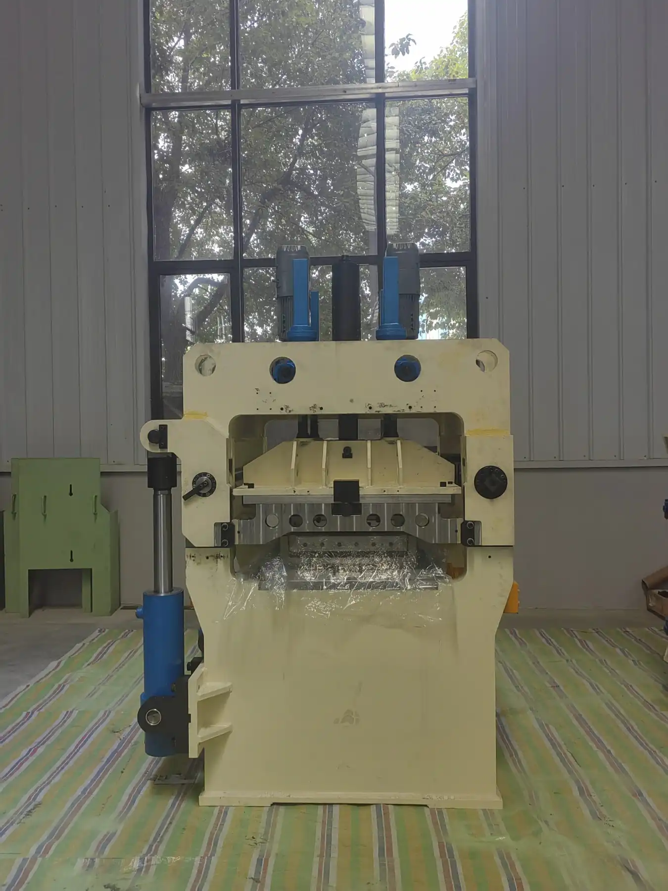 Maintaining A 23 Roll Tension Leveler For Aluminum Plate