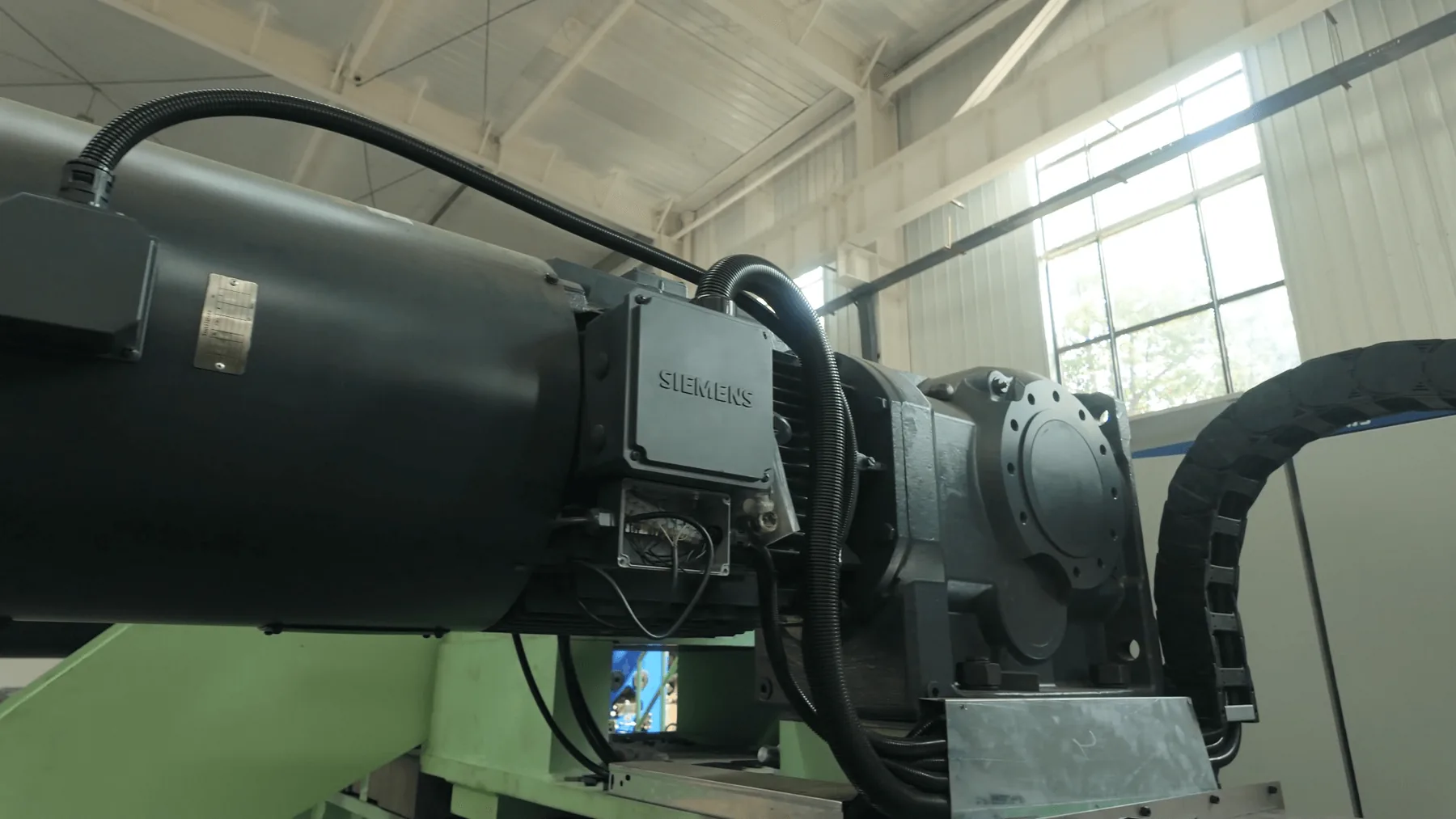 Double roller scrap chopper machine