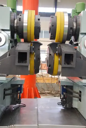 Circle shear for thin strip slitting lines