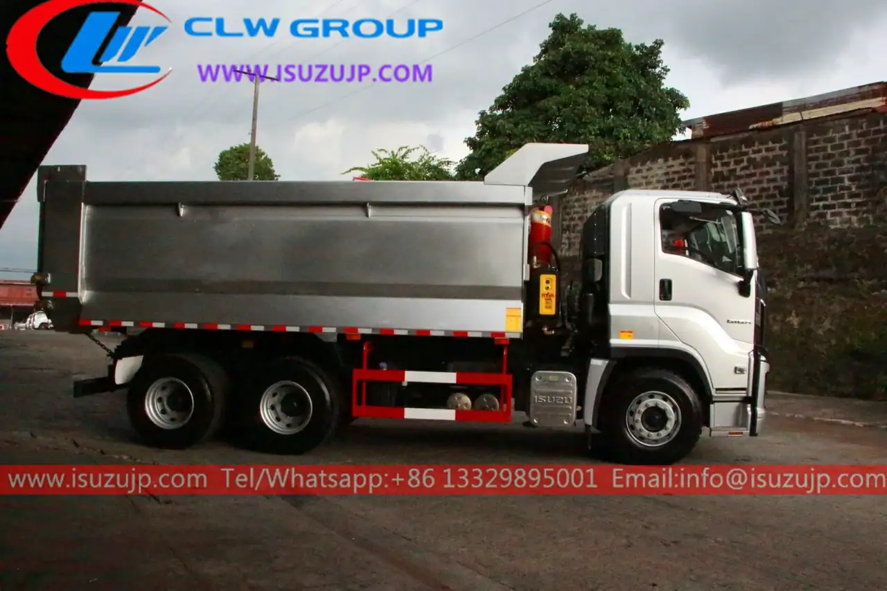 380HP ISUZU GIGA VC61 Tri Axle Mining Quarry Truck view 3