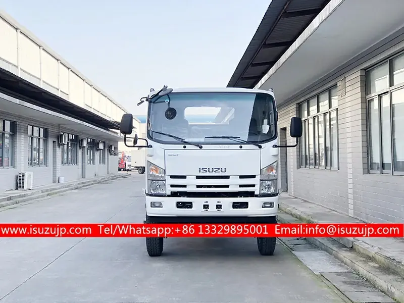 4×4 ISUZU ELF All Terrain 4000liters Oil Dispenser Truck with Two Compartments view 2