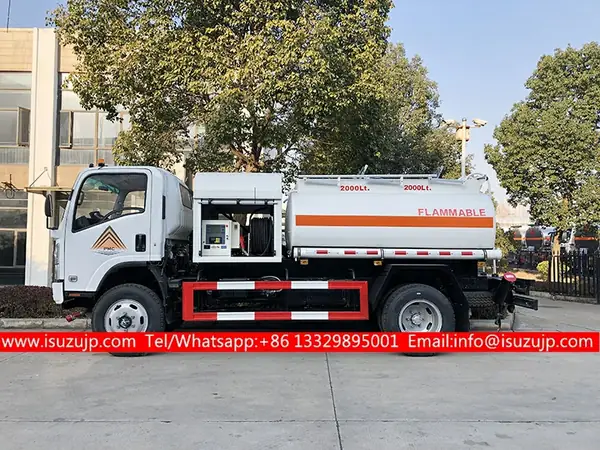 4×4 ISUZU ELF All Terrain 4000liters Oil Dispenser Truck with Two Compartments view 3