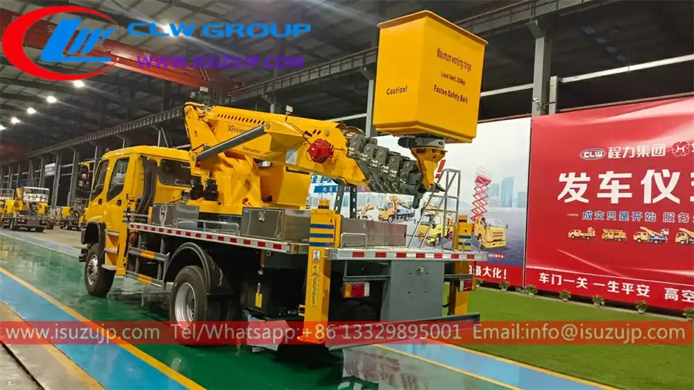 4×4 ISUZU FVR Full Driver Double Cabin 34 Meters High Altitude Operation Insulation Bucket Truck view 4