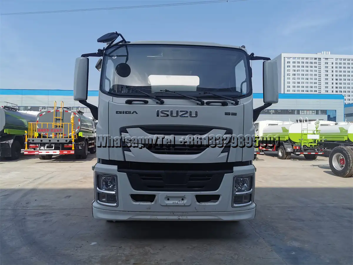6 Tyre ISUZU GIGA 12 Ton Water Tank Truck with 30m Fog Cannon on Sale in Saudi Arabia view 2