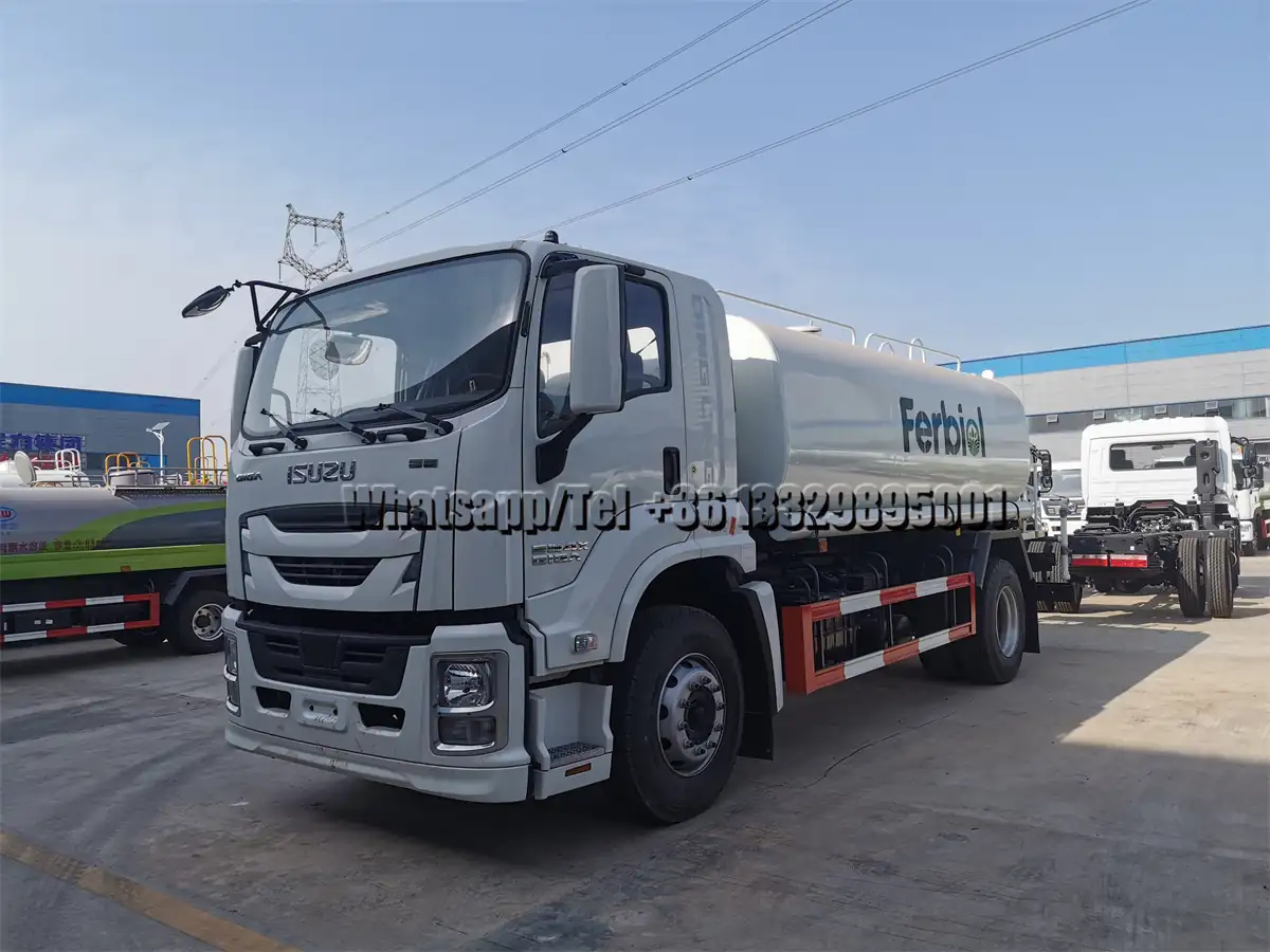 6 Tyre ISUZU GIGA 12 Ton Water Tank Truck with 30m Fog Cannon on Sale in Saudi Arabia view 3
