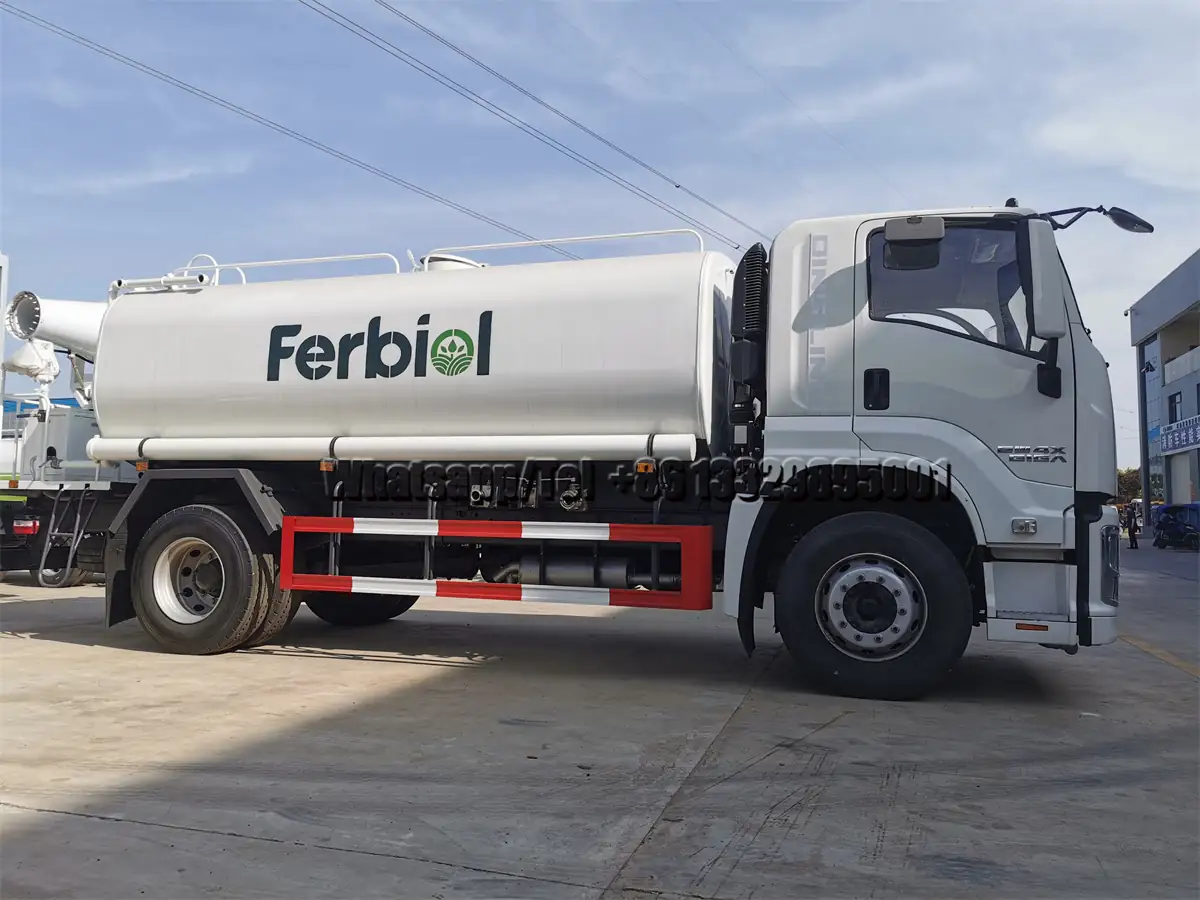 6 Tyre ISUZU GIGA 12 Ton Water Tank Truck with 30m Fog Cannon on Sale in Saudi Arabia view 4