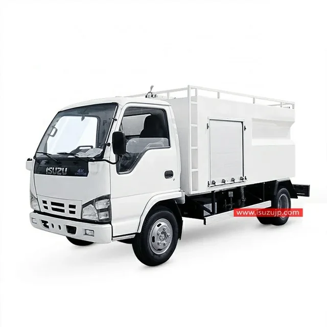 ISUZU NKR 4000liters Guardrail Cleaning Truck
