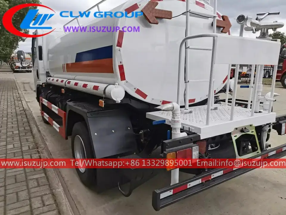 ISUZU ELF 6000liters Emergency Water Supply Truck view 4