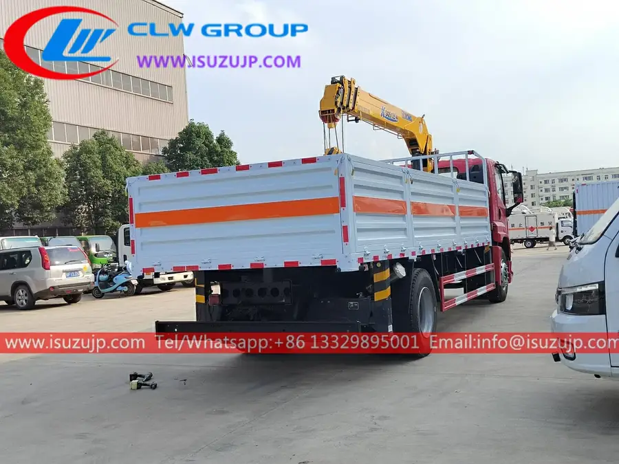 ISUZU GIGA Cargo Lorry Truck with 6 Tons XCMG Boom Crane view 4