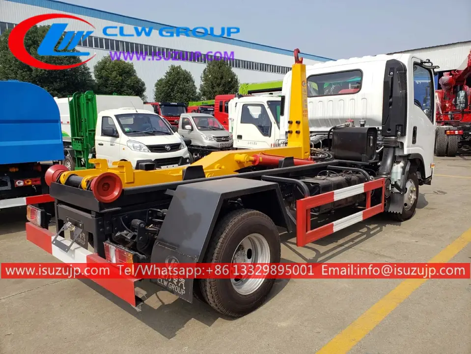 ISUZU KV100 5m3 Roll Off Garbage Truck view 4