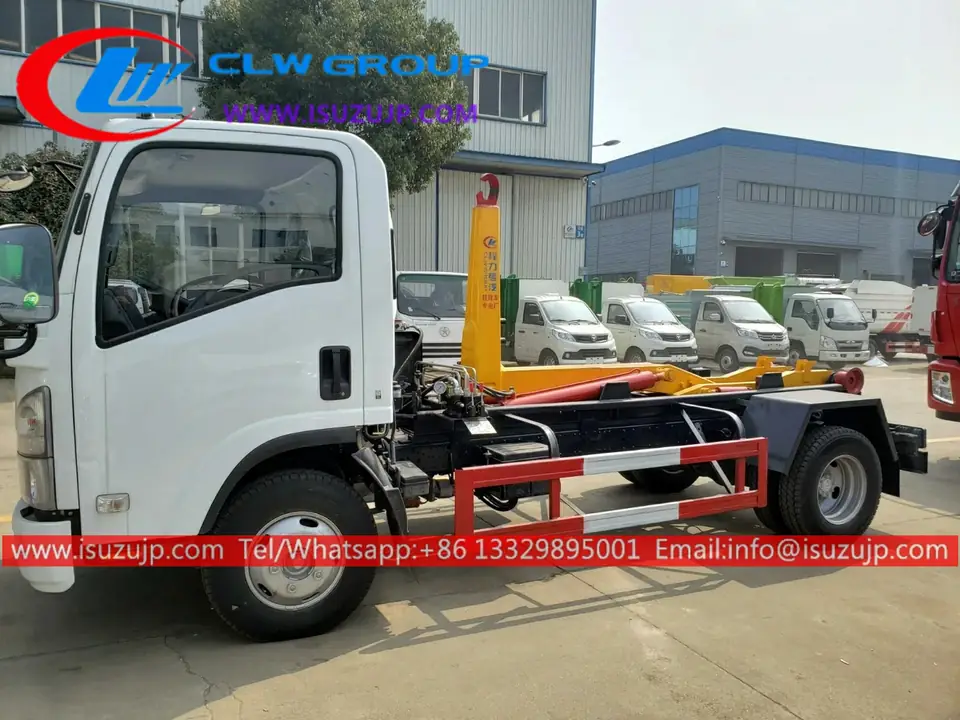 ISUZU KV100 5m3 Roll Off Garbage Truck view 3
