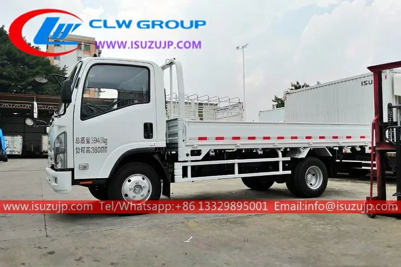 ISUZU KV100 Mini Goods Truck view 4