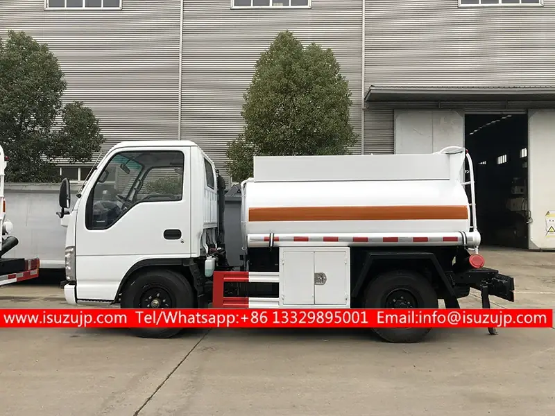 ISUZU Mini 2000litres Oil Delivery Truck view 3