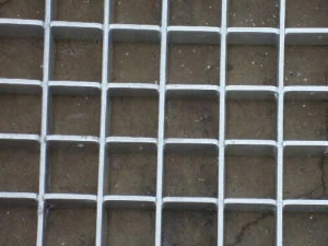 Steel bar grating with a wide bearing bar pitch