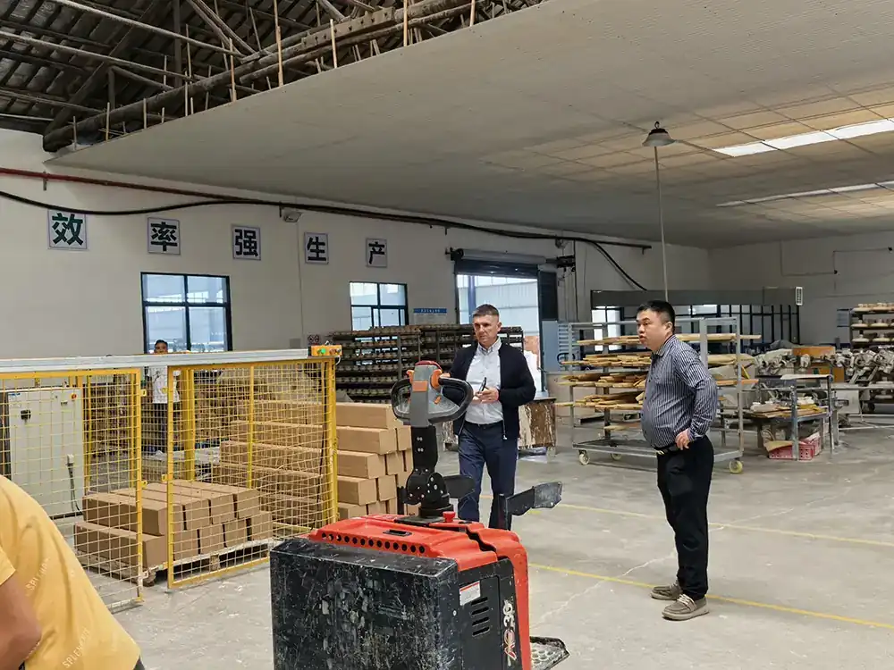 Visitors touring the Baolifeng insulator production floor