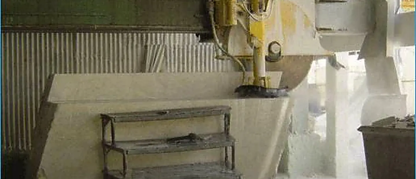 Horizontal stone cutting machine in operation