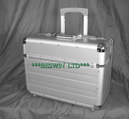 Pilot case model 69311 by Beswin