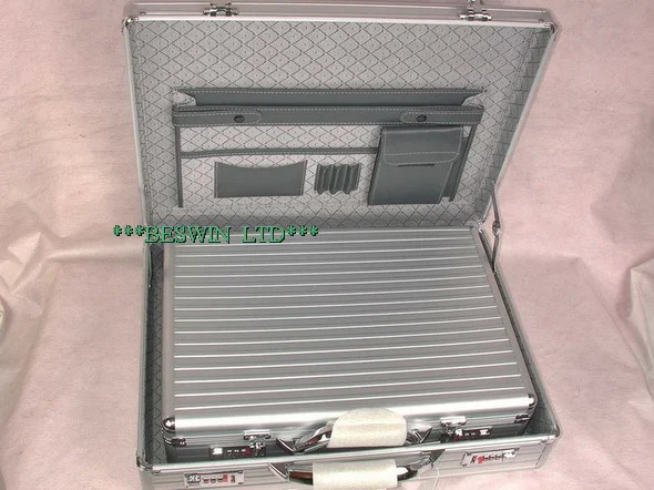 Briefcase set view 2