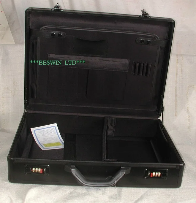 Briefcase set view 2