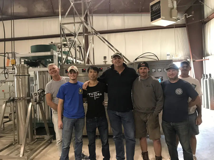 Extraction and holding vessels installed with the customer's production crew. — Illinois, United States