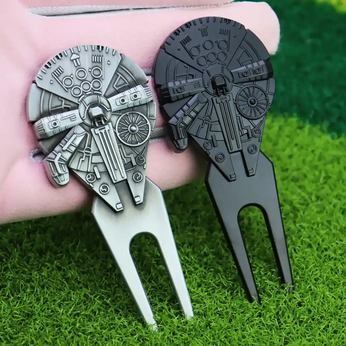 3D spaceship shaped cast metal golf divot tool